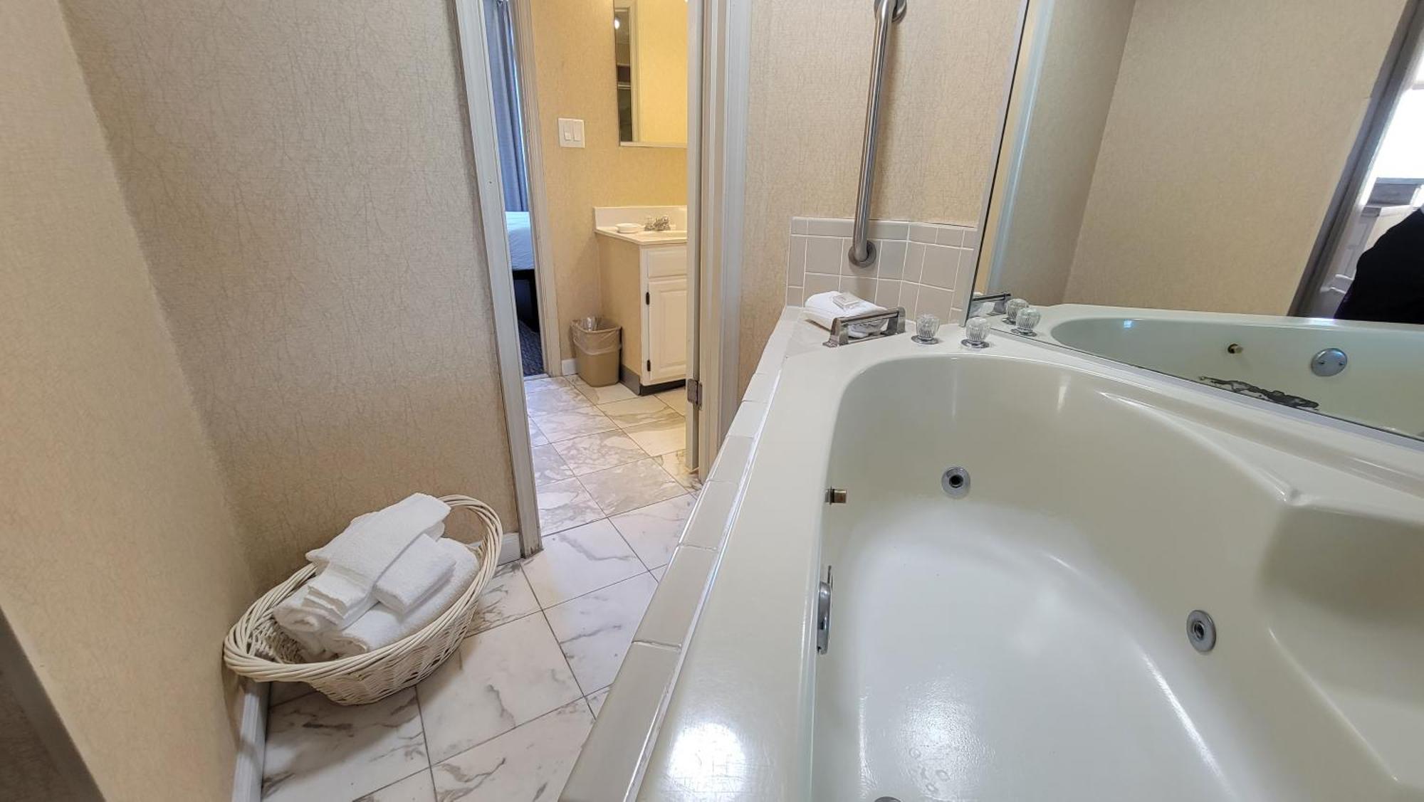 Four Sails Hotel Virginia Beach